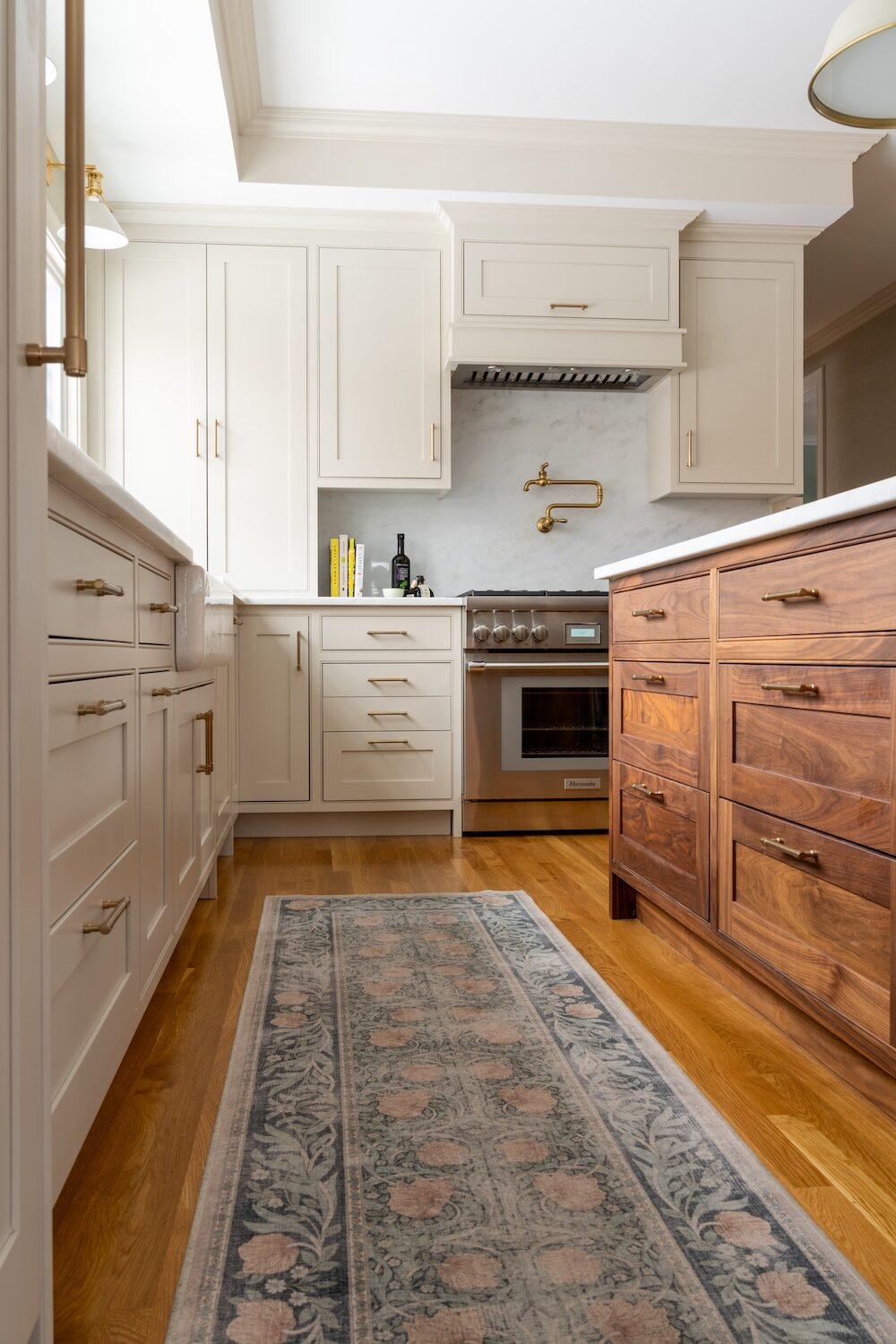Kitchen Runner Rug Wood Island Cabinetry Drawers