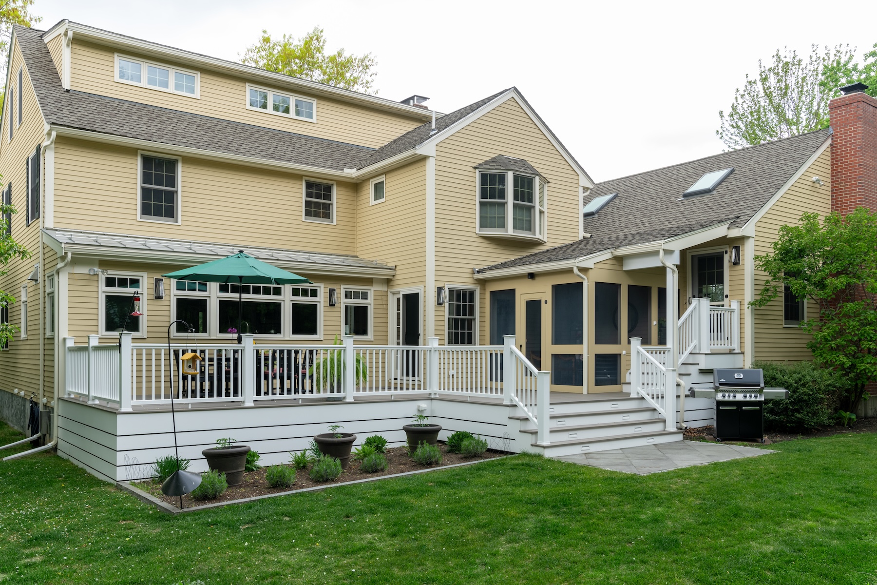 Backyard Design Desk Yellow Siding